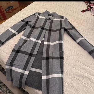 TAHARI Gray Plaid Long Cardigan